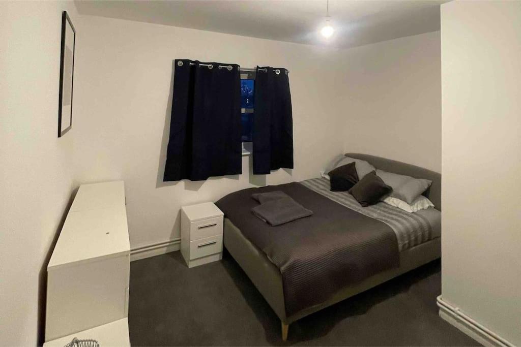 Lovely Spacious Entire 1 Bedroom Apartment - New Management Londra Dış mekan fotoğraf